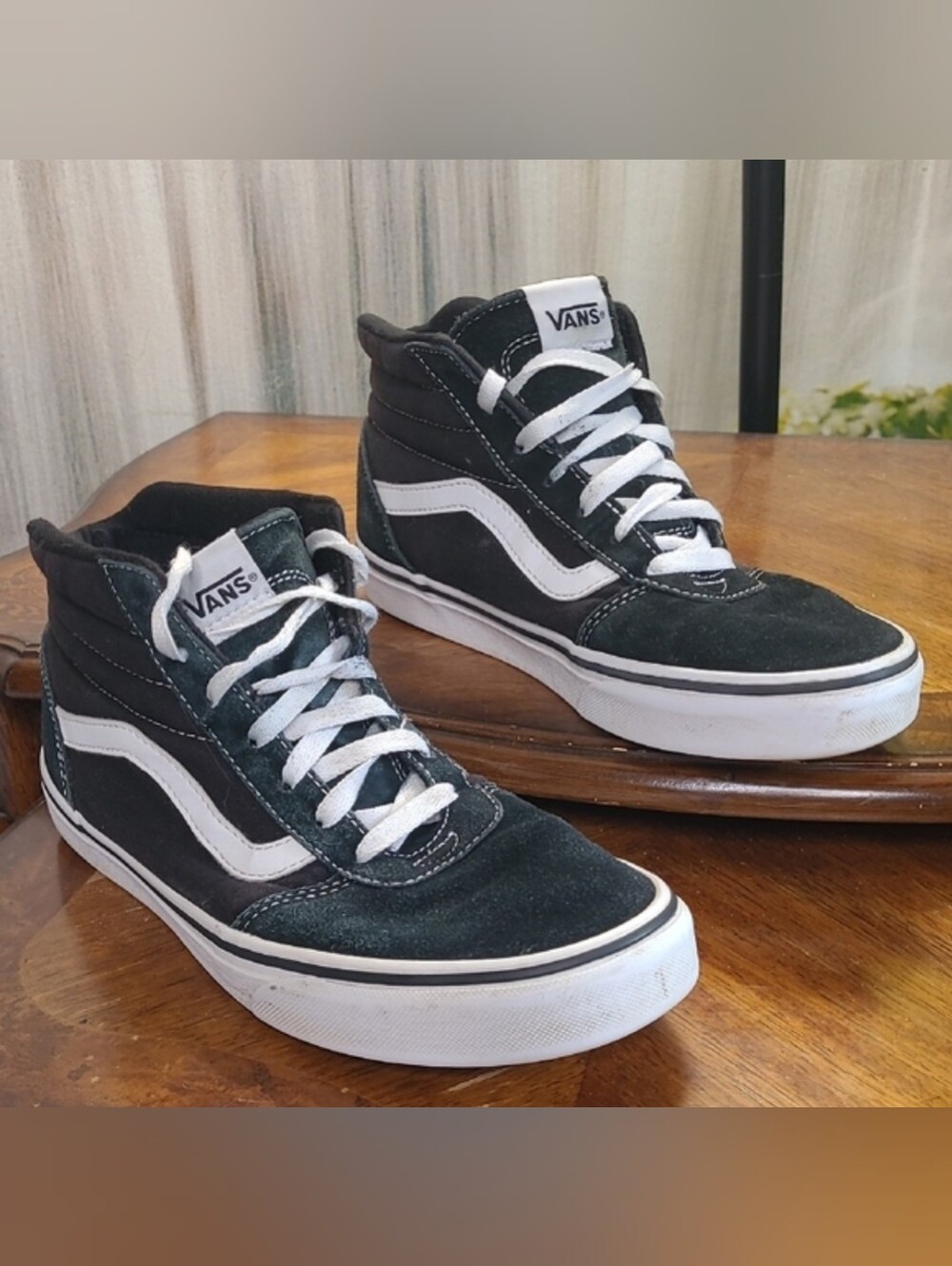 Vans Womens 8.5 Black and White High Top Classic Athletic Sneakers